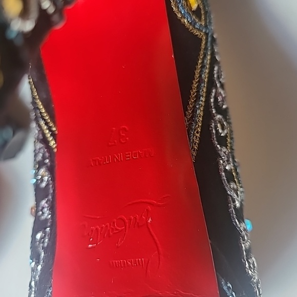 Christian Louboutin - Picture 5 of 8